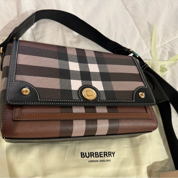 This is an original Burberry Handbag (Note Bag) never used and still has tags - Picture 5 of 6